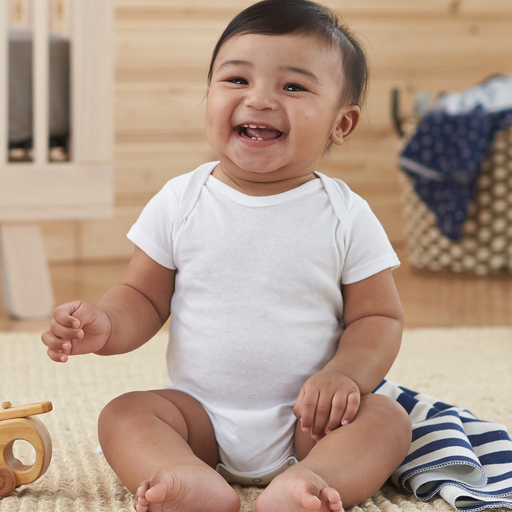 Gerber short sleeve onesie  white 4 in 1